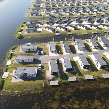 Tiny Vakantiehuis Aan Het Water Met Eigen Steiger En Airco Kampen Exterior foto